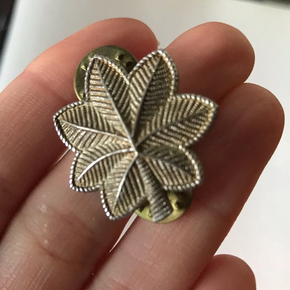 Sterling silver vintage 1950s brooch pin leaf world war 2 medal